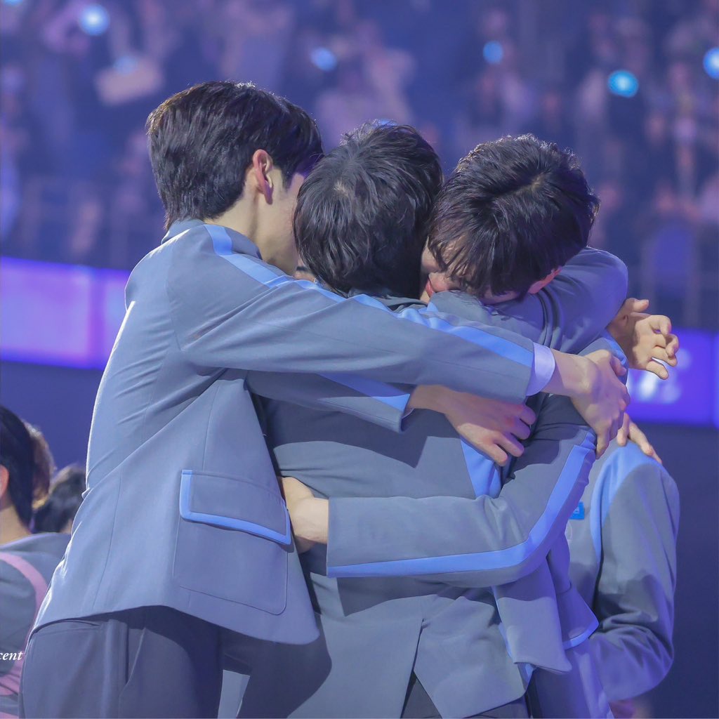 1vinhoes's tweet photo. New fans of zb1 especially those who will be a hanbin and gyuvin stan will never understand how heartbreaking this day was for me and for everyone who was so attached to this trio. They were separated :( Hoetaek, Shanbin, Gyuvin, you will always be my favorite trio 🥺 https://t.co/bps9qxgLNm