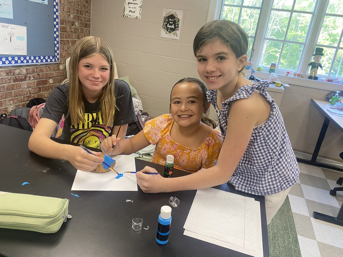 WCDS_Science's tweet photo. Mrs. Ingram’s #WCDSGrade6 science classes are celebrating Earth Day by painting rocks that will be placed around school! #WCDSScience #WCDSAcademicExcellence #WCDSMiddleSchool https://t.co/BoJ3vbvWCA