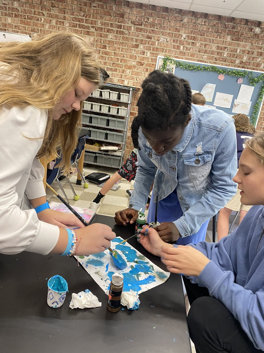 WCDS_Science's tweet photo. Mrs. Ingram’s #WCDSGrade6 science classes are celebrating Earth Day by painting rocks that will be placed around school! #WCDSScience #WCDSAcademicExcellence #WCDSMiddleSchool https://t.co/BoJ3vbvWCA