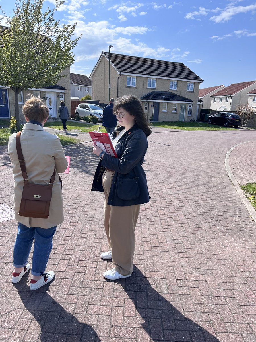 _MWhitfield's tweet photo. Great to be out with @EastLothianCLP @D_G_Alexander @colin_yorkston and @BrookeHRitchie in #Prestonpans chatting with constituents on a beautiful Friday. People demanding  #change https://t.co/A5O8uWhl2K