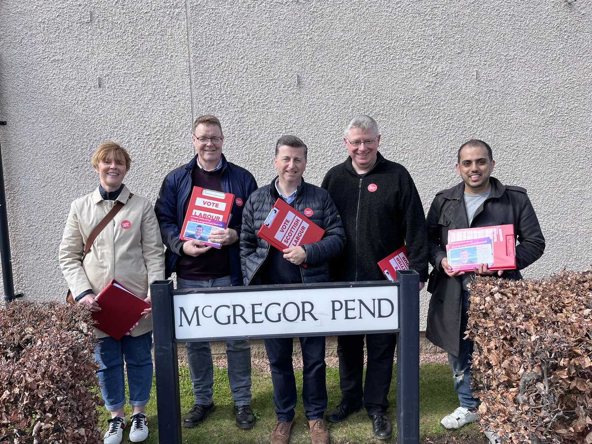 _MWhitfield's tweet photo. Great to be out with @EastLothianCLP @D_G_Alexander @colin_yorkston and @BrookeHRitchie in #Prestonpans chatting with constituents on a beautiful Friday. People demanding  #change https://t.co/A5O8uWhl2K