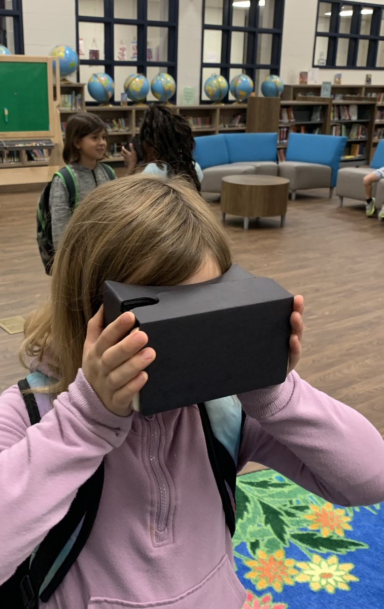 MissAndrew_FCE's tweet photo. Thanks to a few donated smartphones, we were able to use our new VR headsets with this week’s library rotation on Dark Sky Week, &amp; students are already coming in before school to ask for them! Thank you to everyone who supported our @DonorsChoose! @HumbleISD_FCE @HumbleISD_lib https://t.co/gLsb4NRTF3