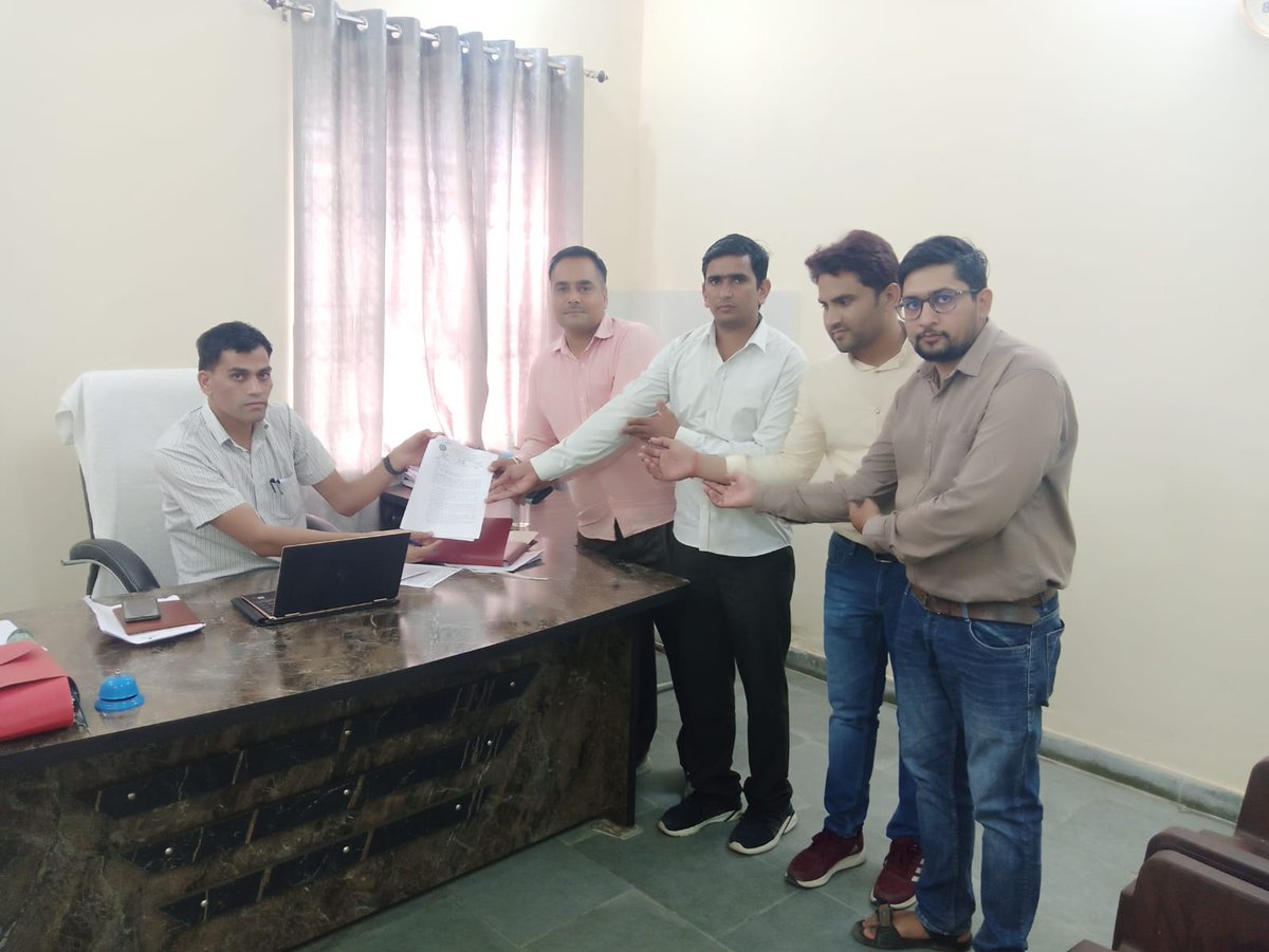 श्रीमान उपखंड अधिकारी मंडावा जिला झुंझुनूं को आईटी संगठन द्वारा 11 सूत्री मांग हेतु ज्ञापन दिया गया 24 अप्रैल से समस्त आईटी यूनियन के कार्मिक सामूहिक अवकाश पर रहेंगे।
<a href="/DainikBhaskar/">Dainik Bhaskar</a>
<a href="/zeerajasthan_/">ZEE Rajasthan</a>
<a href="/1stIndiaNews/">First India News</a>
<a href="/RajGovOfficial/">Government of Rajasthan</a> <a href="/Jhunjhununews1/">Jhunjhununews</a>