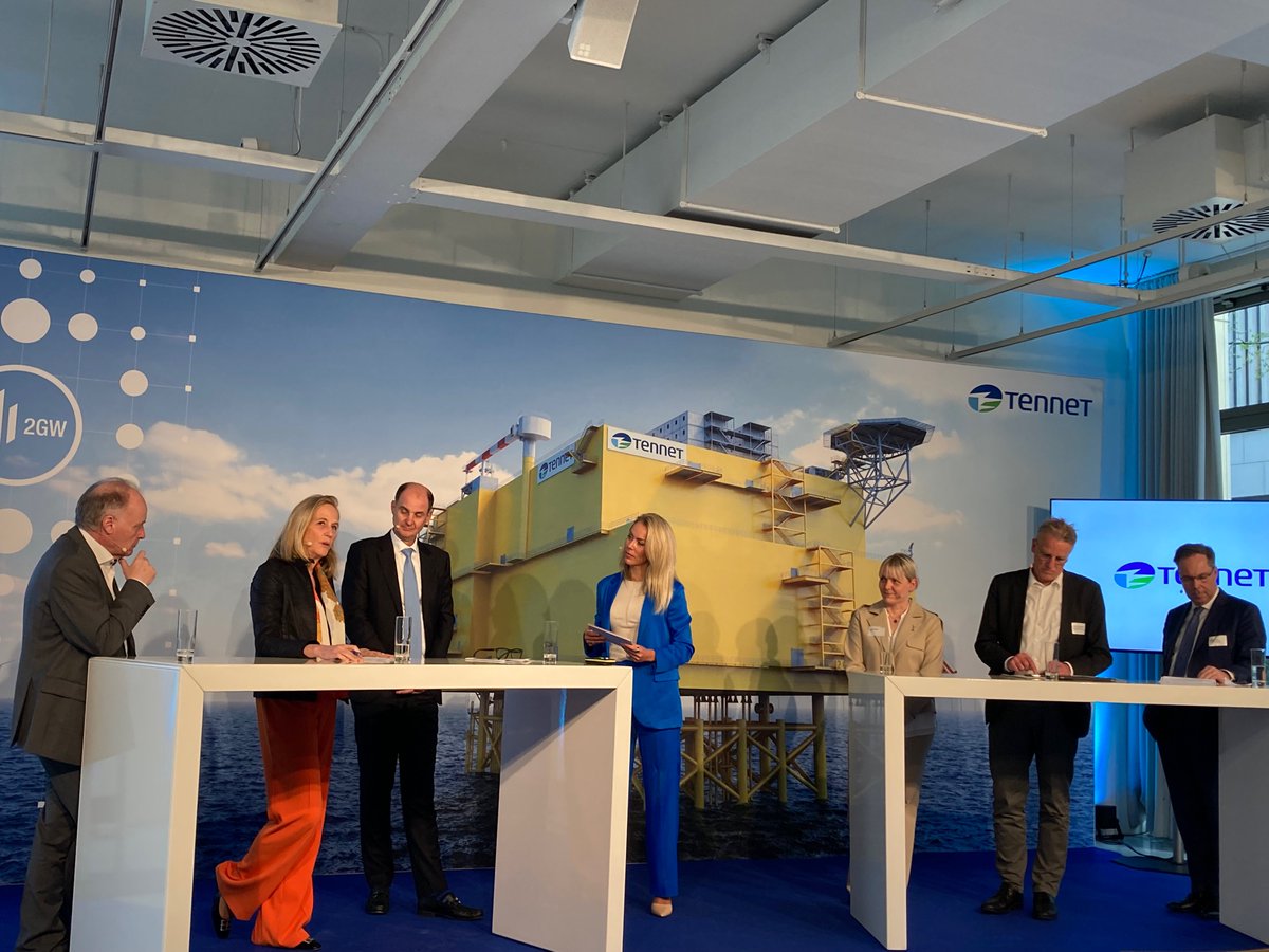 WABWindnetwork's tweet photo. Yesterday was WAB.e.V. Boxing Day: We were out and about in Berlin, Hanover and Bremerhaven for and with our members 👏 🤗 😍
Impressions from the "TenneTOffshore &amp; Industry Summit",  Industrial Cooperation Day at Hanover-Fair and WAB Women's Roundtable at our member RelyOn Nutec https://t.co/1EsPCvGZLz