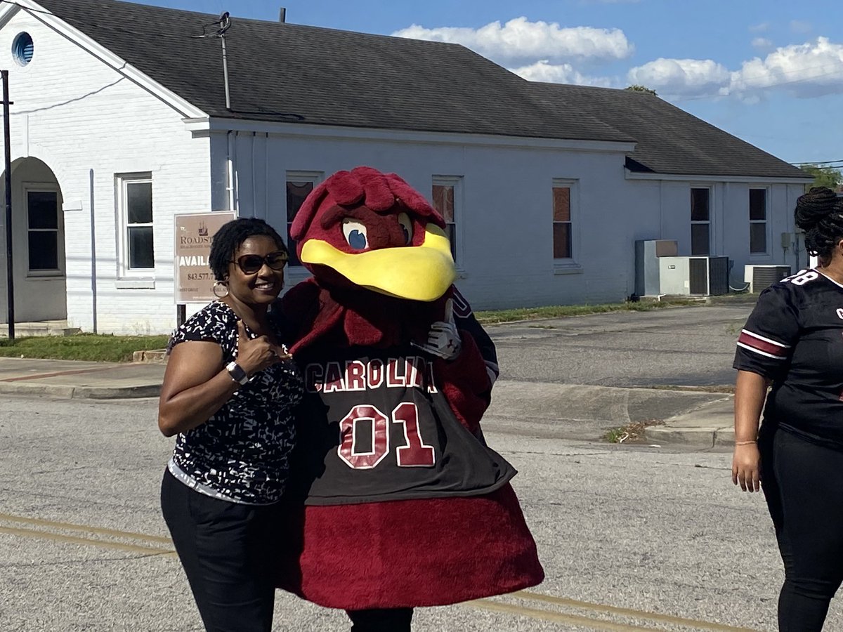 dakotawatson803's tweet photo. It’s Darius Rush Day in Kingstree, SC. I didn’t do a headcount, but I’m fairly sure the entire town is here. What an incredible day for the former @GamecockFB standout, and soon to be NFL defensive back. This is going to be a @GamecocksPlus story you have to see. https://t.co/89c3qaW5P4