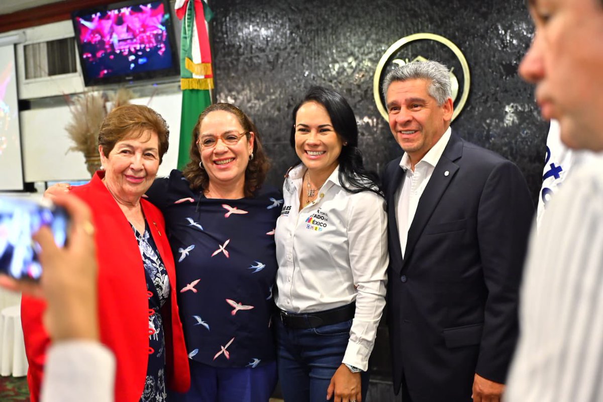 Esta mañana me reuní con rotarios de <a href="/Rotary/">Rotary International</a> para intercambiar ideas, y platicar sobre mi proyecto para reconciliar al Estado de México. Creo en la unión de esfuerzos y recursos para lograr un mejor país. Esta soy yo y este es el proyecto con el que gobernaré a nuestro sagrado