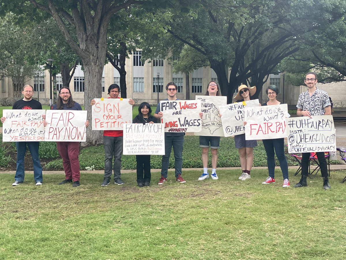 UHEnglAdvocacy's tweet photo. #fairpayfriday, anyone? Ending out the week strong and determined to receive sustainable wages @UHouston . We’ll be back in person on Monday, teaching, learning, and demonstrating. If y’all have a break this weekend, check out the link in the bio and sign the petition! #uhfairpay https://t.co/dkFIXwB0Ik