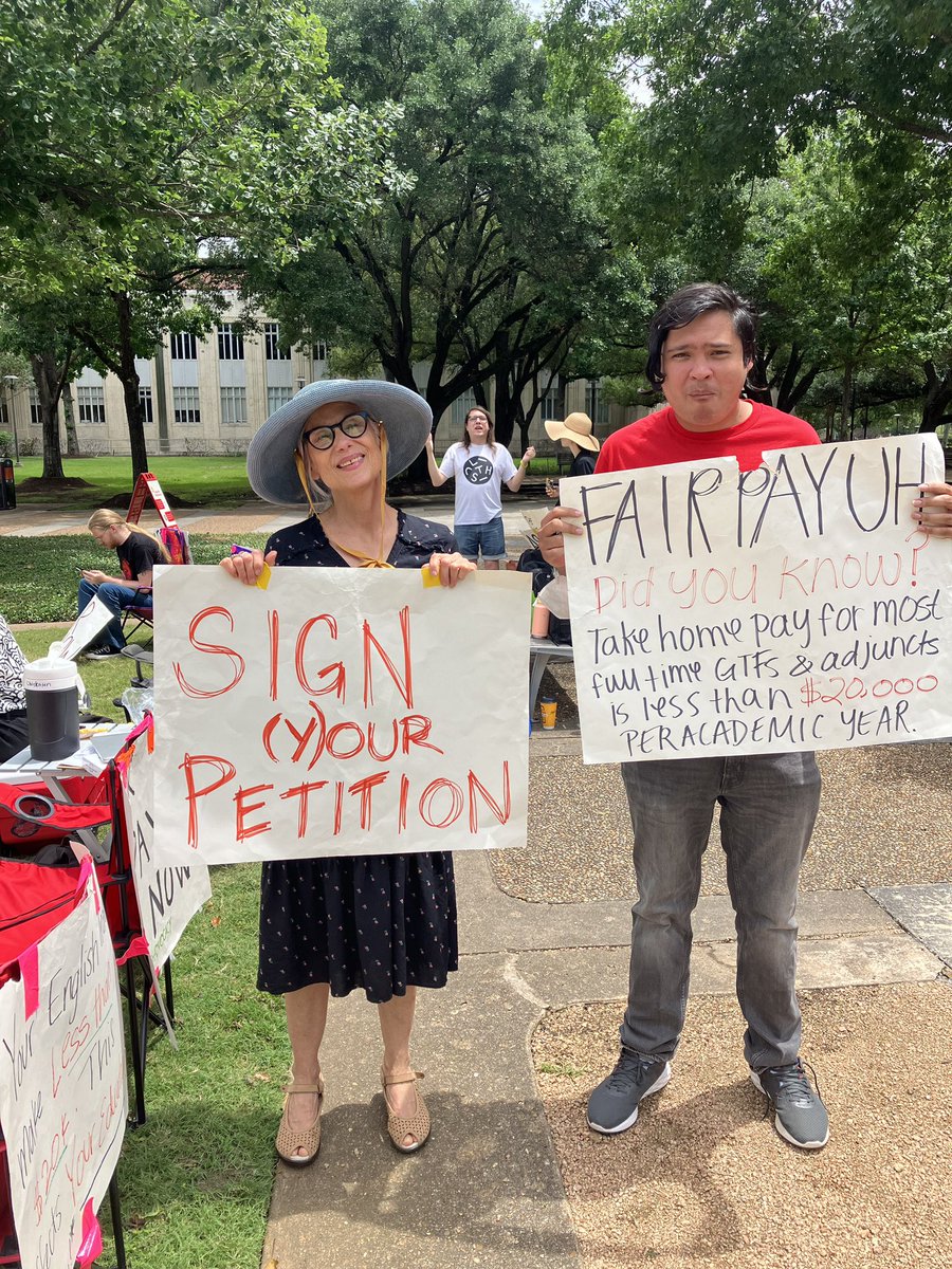 UHEnglAdvocacy's tweet photo. #fairpayfriday, anyone? Ending out the week strong and determined to receive sustainable wages @UHouston . We’ll be back in person on Monday, teaching, learning, and demonstrating. If y’all have a break this weekend, check out the link in the bio and sign the petition! #uhfairpay https://t.co/dkFIXwB0Ik