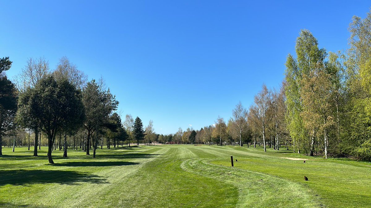 harry02_turner's tweet photo. Finally, feels nice to leave on a Friday knowing the whole course has been cut. Stripes everywhere⛳️
New staff member settled in nicely✅
Irrigation fixed and ready✅
Tees got some much needed attention ✅
Ropes in ✅ 
And the list keeps on going, Spring is finally here at tydd🌱 https://t.co/Ni5gzslAZb