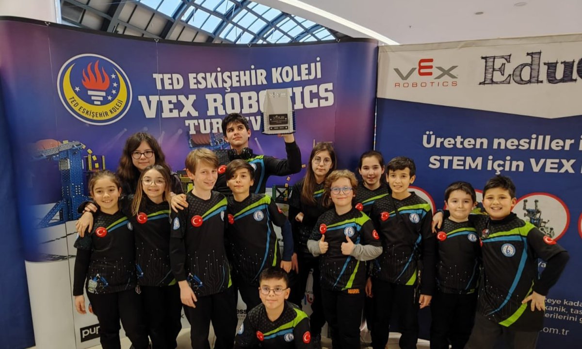 02 Mayıs 04 Mayıs 2023 tarihlerinde Amerika Birleşik Devletleri Teksas ta düzenlenecek oşan Vex Robotics Dünya Şampiyonasına katılmaya hak kazanan Balıkesir Burhan Erdayı İlkokulu öğrencileri Amerika vize problemini aşamıyor <a href="/MevlutCavusoglu/">Mevlüt Çavuşoğlu</a>