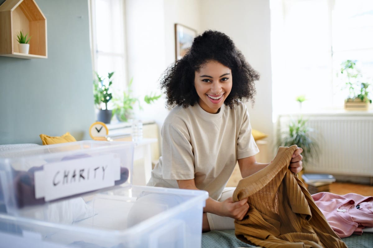 AgentRandall's tweet image. Nervous about moving day? #Simplifymoving with this #packingguide for clothing.  cpix.me/a/168025224
