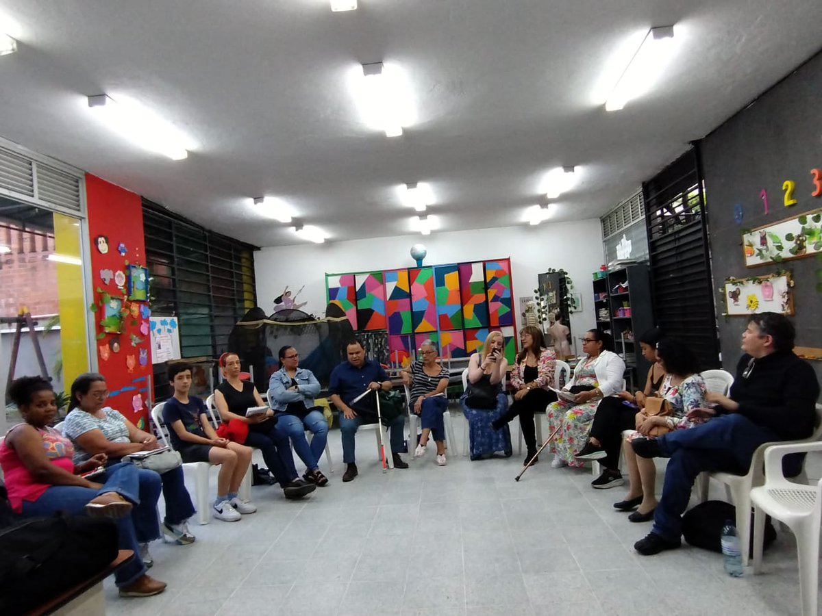 danimelma's tweet photo. #Medellín Con el Comité de Inclusión de mi #Comuna9 Buenos Aires, donde habitan más de 4.561 PcD. 

En el Equipo de Discapacidad siempre en diálogo abierto y permanente, promoviendo la participación activa de las Personas con Discapacidad

#Hágale #SinMiedo 
#SerCapaz #SePuede https://t.co/pGc2eLL9u3