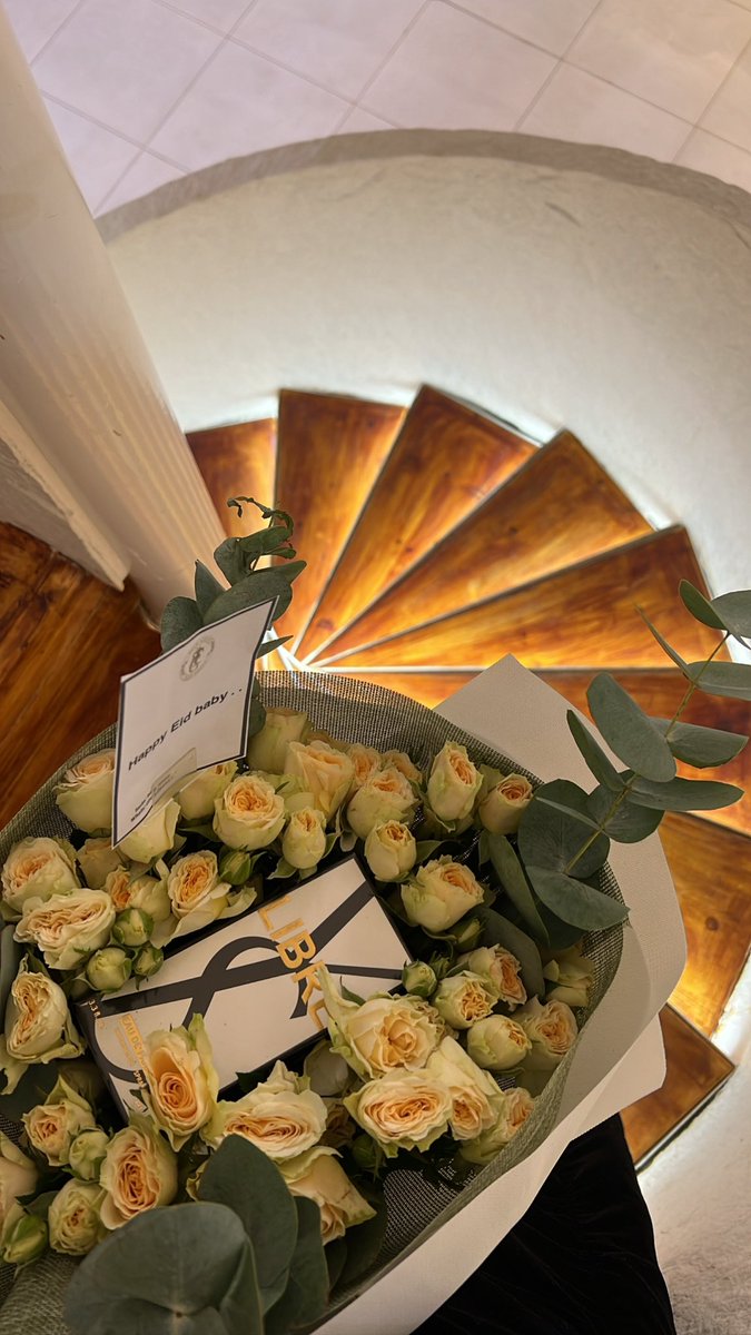 at_____0's tweet photo. 𝐸𝑣𝑒𝑟𝑦 𝑦𝑒𝑎𝑟 𝑎𝑛𝑑 𝑦𝑜𝑢 𝑎𝑟𝑒 𝑓𝑖𝑛𝑒 𝑑𝑎𝑟𝑙𝑖𝑛𝑔.. 💍 https://t.co/mV13G0Bixo