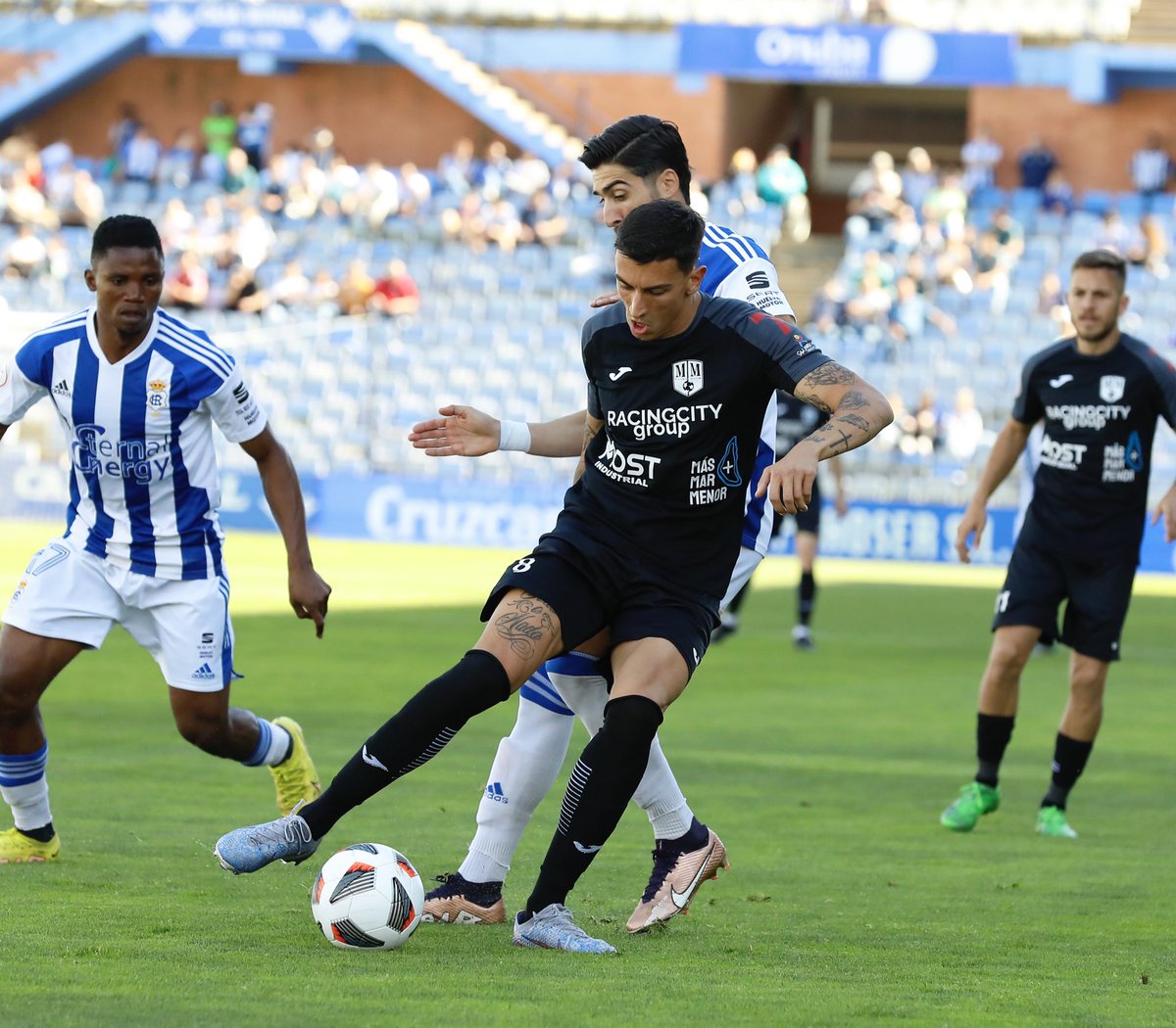 La temporada termina pronto para mi por una lesion que e sufrido y ahora lo único que esta en mi mente es recuperar bien y estar preparado para la temporada 23/24. Ahora me toca apoyar el equipo desde fuera y estoy seguro que vamos a terminar el año con buenos resultados.