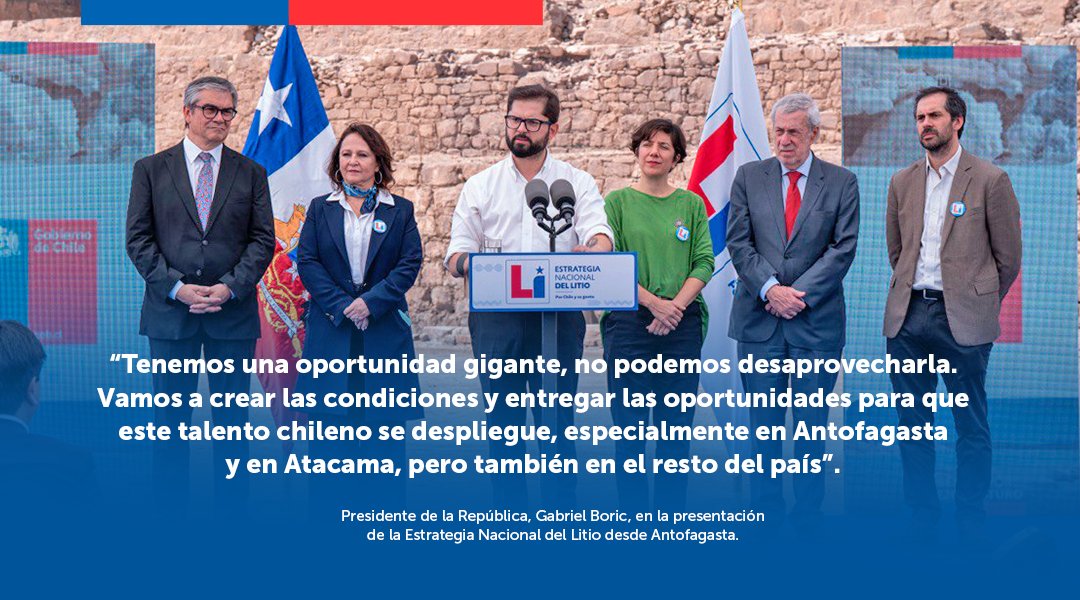tvalenzuelavt's tweet photo. Con la Estrategia Nacional del Litio avanzaremos en descentralización, generando mayor desarrollo para la región y potenciando las riquezas que se generan en el territorio.
Una industria del litio al servicio de las personas y no al revés.
#LitioPorChile y su gente 🇨🇱. https://t.co/mgnN4RUY6b