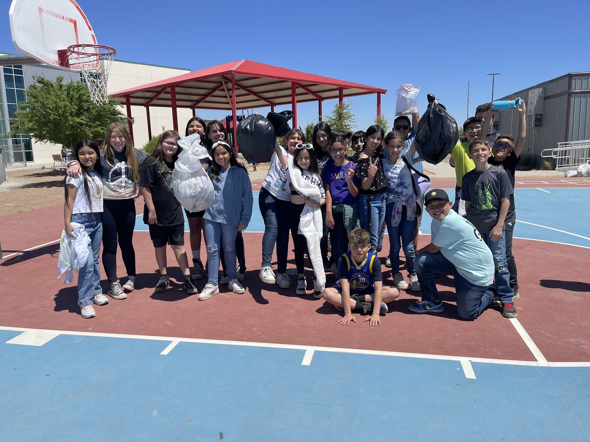 DViescas_JCE's tweet photo. #EarthDayJCE 5th Grade doing their part🌎 https://t.co/DHRSxeDjCK