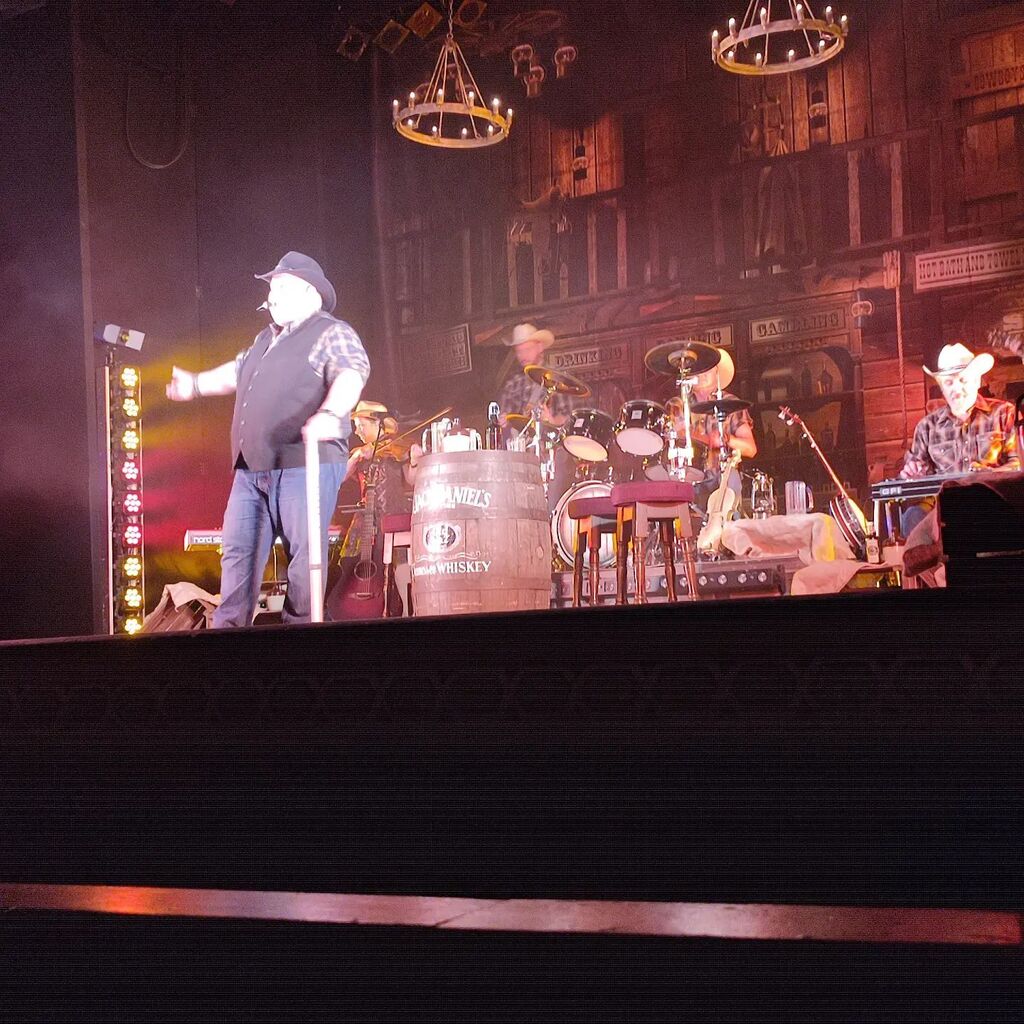 Moza_jf's tweet photo. #viewfromtheseats for #thebigcountrymusicshow with @wildmurphys #concerts2023 https://t.co/7jmKVKmBhX https://t.co/7IaJ2uDry7