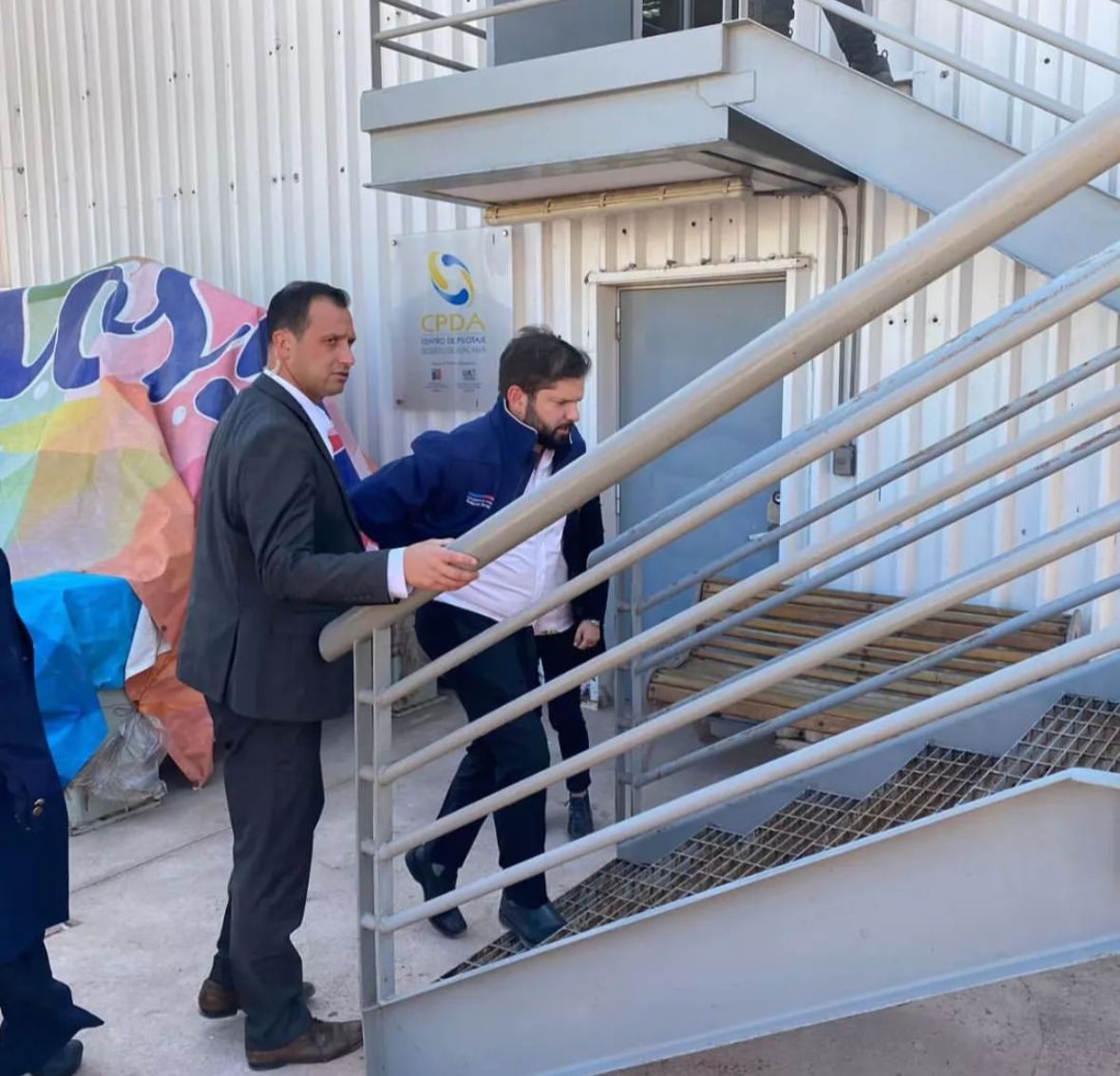 CpdaUa's tweet photo. Hoy durante la jornada de la mañana, Presidente Gabruel Boric, en instalaciones CPDA-UA, reune cin sus ministris y Gobernador de Antofagasta, por tema de Litio https://t.co/14q6ZLyRSR