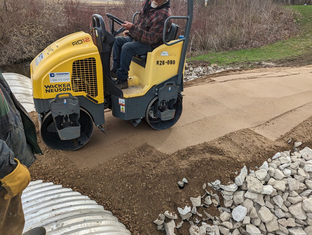 jordanbrown1891's tweet photo. Gotta love when a team can pull together and accomplish a quick and effective repair. Big thanks to @markprieur and @JamesDick_JDC for the prompt ag supply! https://t.co/hi7hcWlf7m
