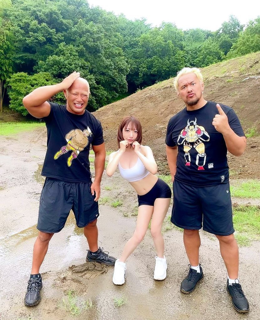 たけし軍の皆様とお写真📷
暑い日だったけど
撮影とっても楽しかったな👼🏻🤍

1枚目
プロレスラーの
本間さん、真壁さん✊🏻

2枚目
お久しぶりの
なすなかにし那須さん🕵🏻
(中西さんは見つけられなかったよ笑)

3枚目
タレントの横川君💪🏻
#たけし城 https://t.co/sKVL8P7nq6