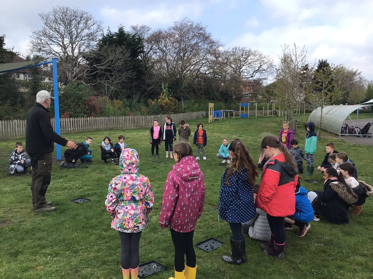 🌳Forest School Friday has come to Year 3! What an amazing first session where we learnt to make a fire🔥 We can’t wait until next week 🍃<a href="/AvonwoodForest/">Avonwood Forest School Friday</a>