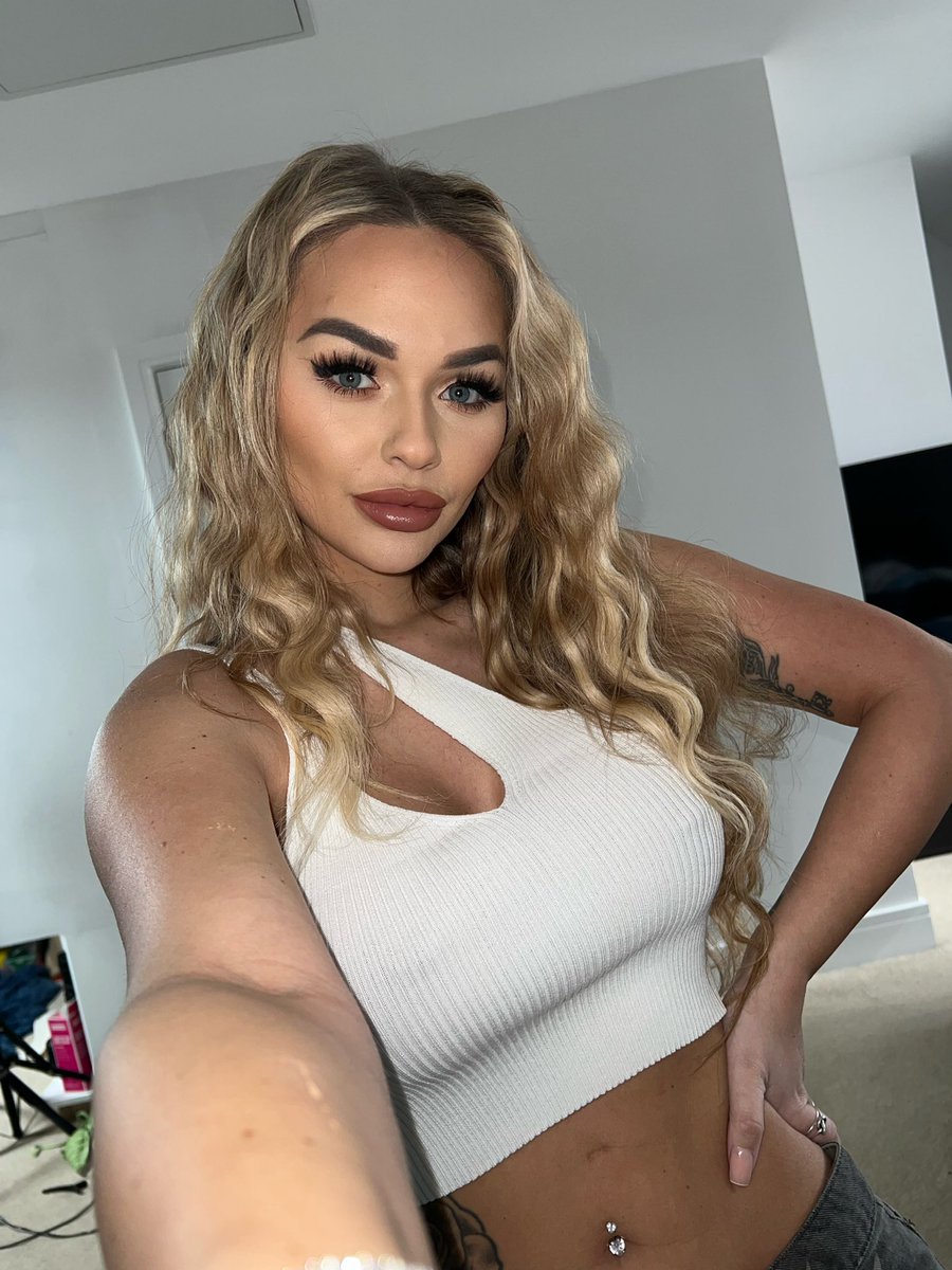 HotGirlsBook📸 on Twitter: "HotGirlsBook's Sweethearts X EMILIE-RAE X @EmilieRaex https://twitter