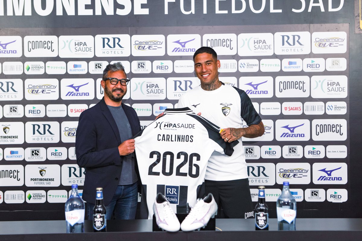 PortimonenseSAD's tweet photo. Continuaremos juntos  🖤

Carlinhos renova contrato até 2026. 

#somosportimonense https://t.co/SZedtidAWa