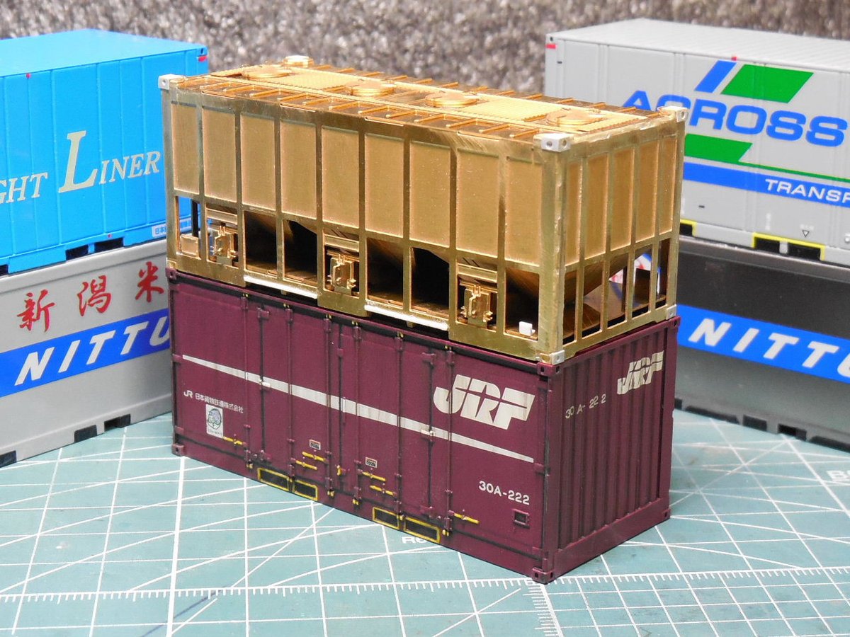 srf_sns_tw's tweet photo. RT #16番 ・1/80スケール「20ftコンテナ」追究-097a~ #ペアーハンズ「UH17ホッパーコンテナ #真鍮キット」改の「20ftコンテナ(UH17A)」
⇒https://t.co/VPO0EiigF0 #FMGUNMA #fmtaro #fmkiryu #半田付け #はんだ付け #ハンダ付け #ブラスモデル #金属工作 #16番鉄道模型
https://t.co/kTAWeDsUDg https://t.co/b3Qo4S9FUG