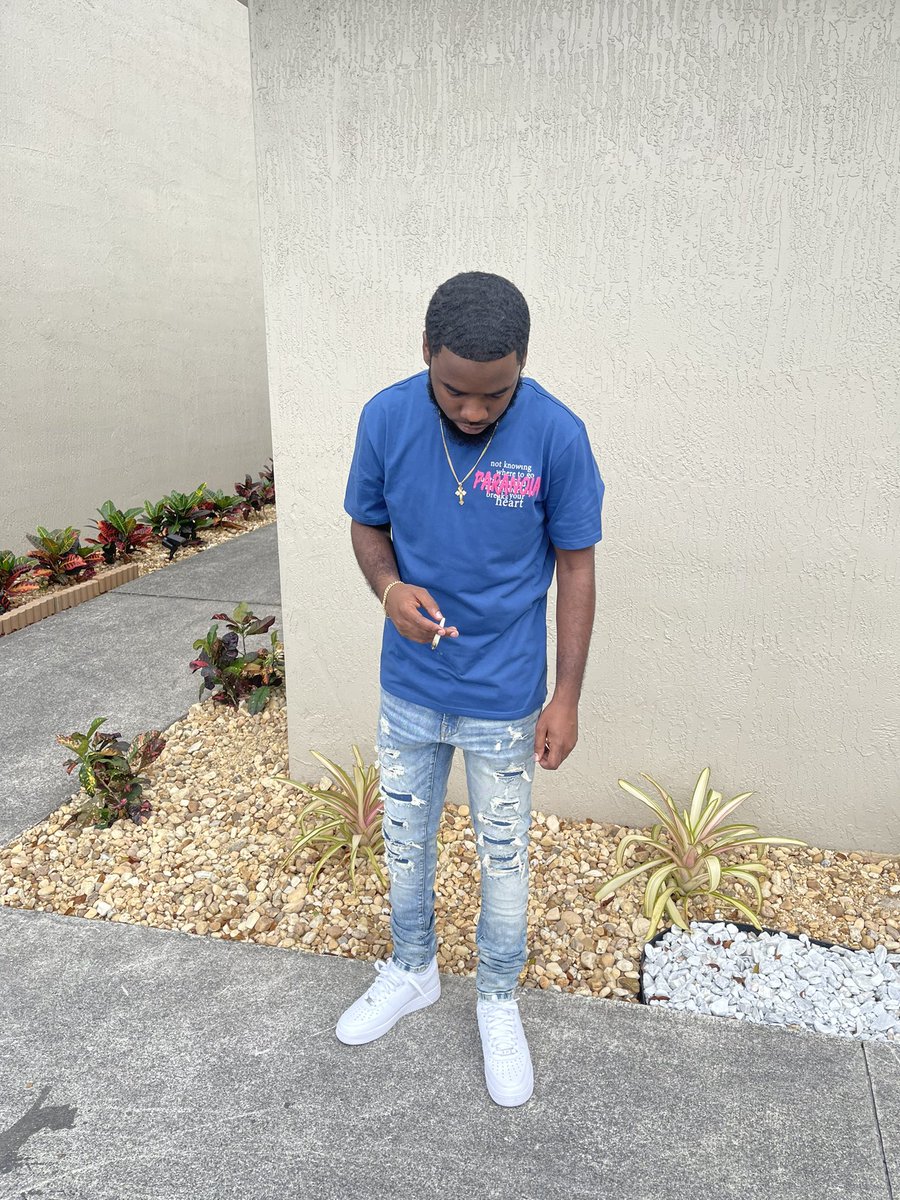 tonyaboyvari's tweet photo. Stacking my bread to the celling staying 10 toes forever
#llgrandaddy💔🕊 https://t.co/r4K0azVBF1