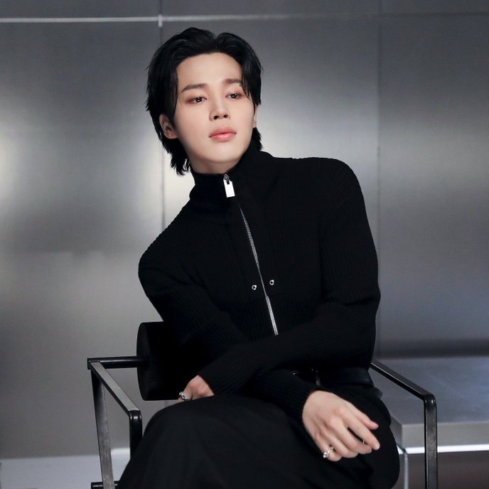 chartdata's tweet photo. Jimin's 'FACE' has now surpassed 300 million streams on Spotify. It’s the fastest album by a K-Pop soloist to hit this milestone. https://t.co/yHOE3IoUCp