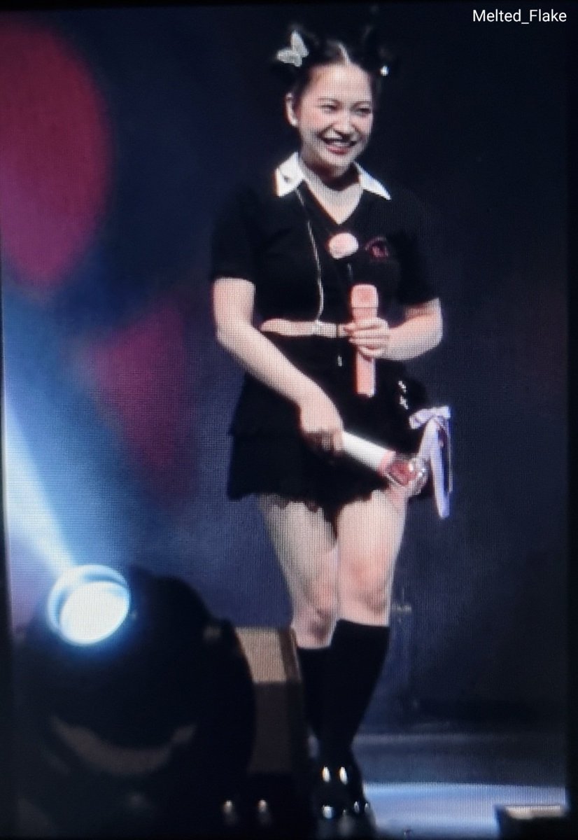 Melted_Flake's tweet photo. 230421[Preview] Red Velvet R to V Singapore-Yeri  
Yeri and Seulgi be 👀
#RedVelvet #RtoV #RtoVinSG #RedVelvet4thConcert_RtoV_in_singapore #YERI #예리 https://t.co/7J7LtMB3TE