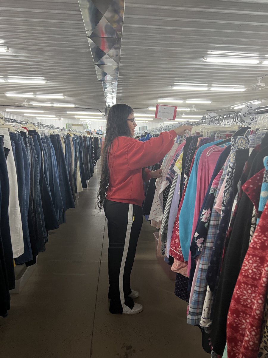 PanthersECC's tweet photo. For National Volunteer Week, TRIO Students volunteered at a variety of places around town. Take a look at our students helping out their community!

Way to go, TRIO Students! 😊

#CreateYourExperience #ExperienceEllsworth https://t.co/Gd29zIpshq