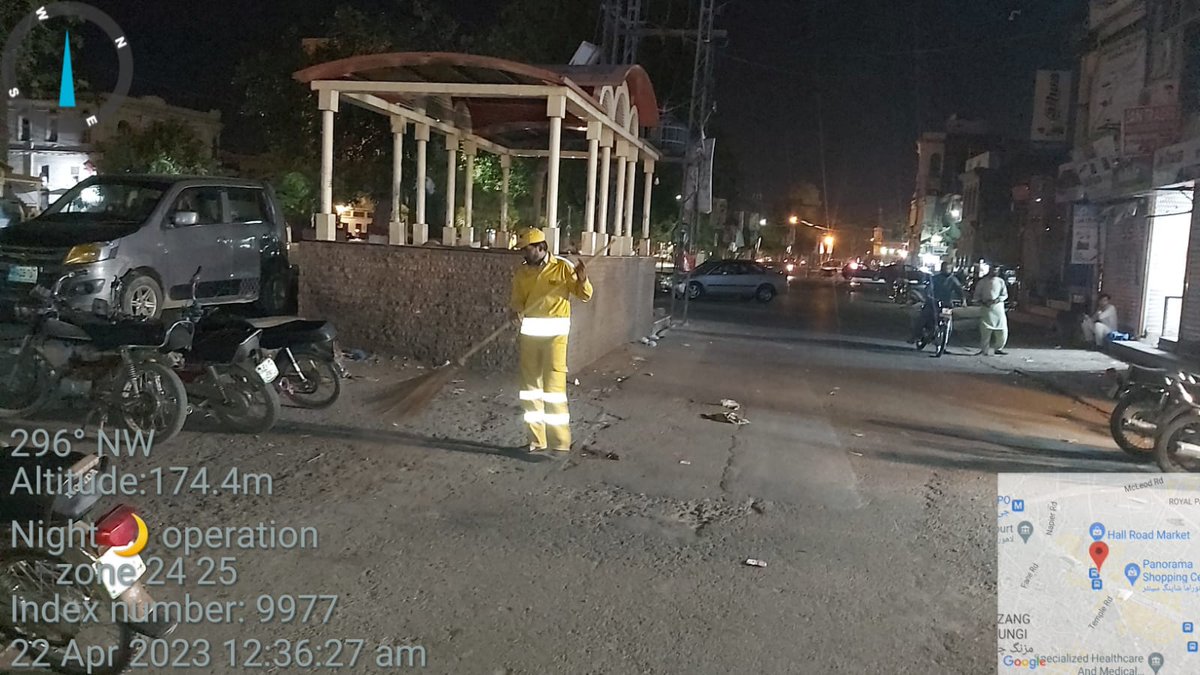SPAL_1139's tweet photo. لاہور میں چاند رات کا سماں
"اسٹیٹ بنک آف پاکستان سے چیرنگ کراس" ایل ڈبلیو ایم سی کا عملہ کمرشل مارکیٹس کو زیرو ویسٹ کرنے میں مصروف ہے۔
#KeepLahoreClean
#GoodWorkLWMC
#Eid2023withLWMC
#Eid2023
@CS_Punjab @commissionerlhr @DCLahore @MohsinnaqviC42 @ibrahimhmurad https://t.co/ABD5y5zda4