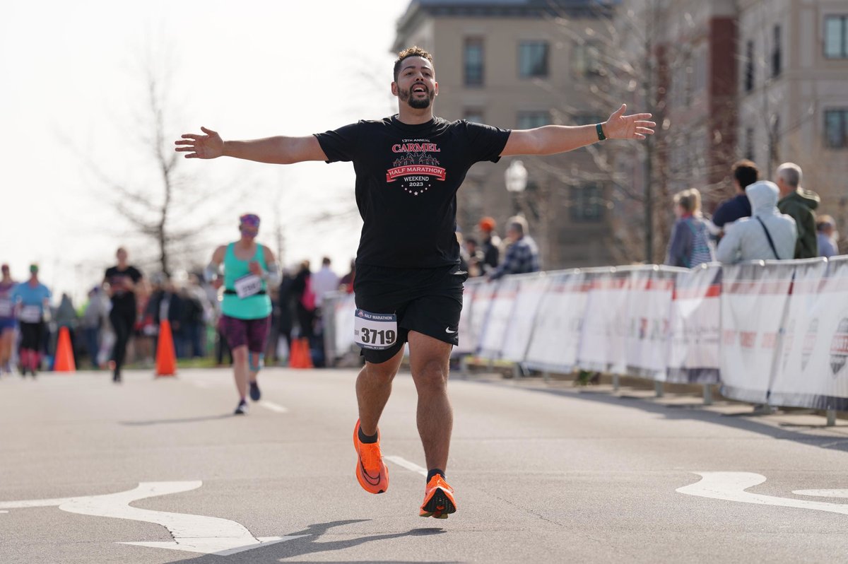 🙌 That Friday, almost-the-weekend, 5 o'clock, finish line feeling. 

#CarmelMarathon #FinishLineFriday