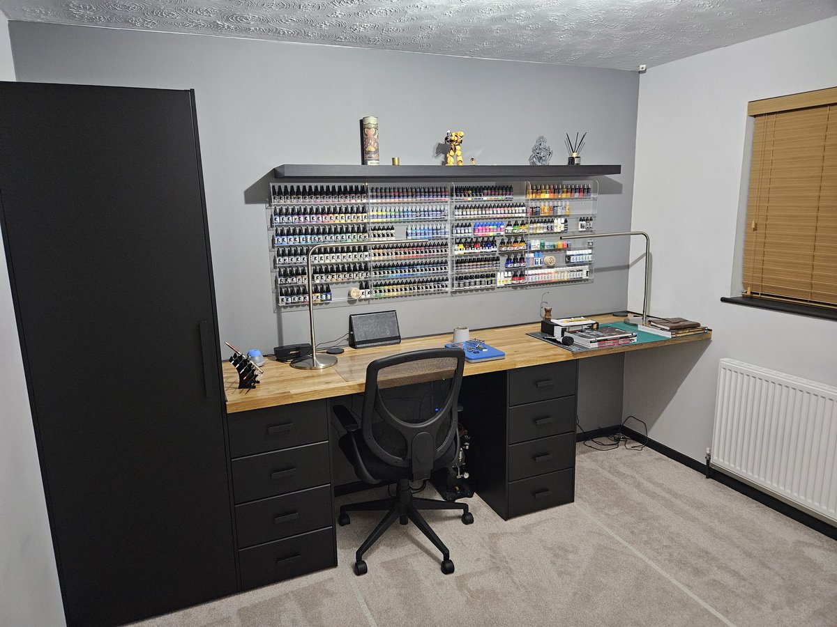 NewDorn's tweet photo. Just a few cosmetic touches and a couple of tall chairs to go and the new hobby space is complete!
Hobby dream come true.
#WarhammerCommunity #hobbyspace #warhammer40k https://t.co/tHWlZHCd4n