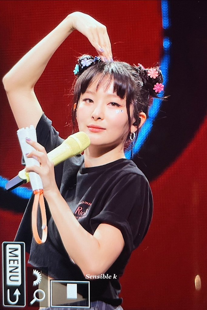 5stars28's tweet photo. 230421 SEULGI Fancams (Thread) 
#RtoVinSG https://t.co/pZc8NZCOlq