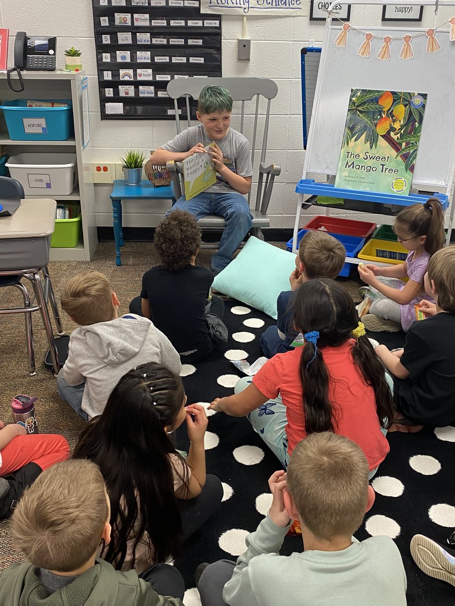 dclingingsmith1's tweet image. Nolyn from Mrs. Freye’s 3rd grade class used his star bucks to be a guest reader in our classroom today!! He did a great job reading, and his brother was so excited to see him!! #fabulousfirsties #guestreader #brothers @VV_Voyagers