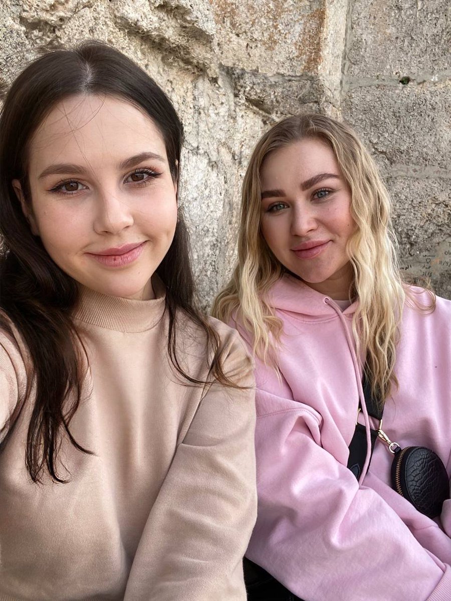 ThinkOwner123's tweet image. Friendship is a golden thread that ties the heart of all the world🥰