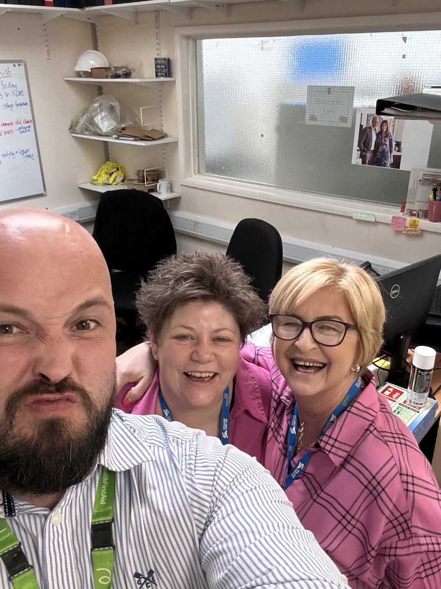 Lesson learnt this week….never leave your phone in their office!! Pictures to cheer me up apparently!!! They are the absolute best ⁦@TeamQEH⁩ RAAC programme team ⁦⁦@nettswalsh⁩ ⁦@EmmaCarlton3⁩ ⁦@officialskin83⁩