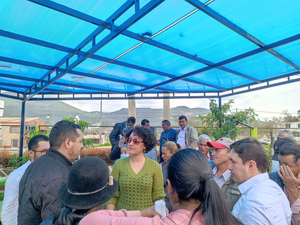 ISAZULETA's tweet photo. En #Sogamoso escucho a comunidad sobre los problemas socioambientales del Relleno Sanitario Terrazas del Porvenir. Expresan que hay afectaciones a la salud de la comunidad por malos manejos de residuos que afectan la cuenta del Río Chicamocha.

Piden más control de @Corpoboyaca https://t.co/dULOZCMply