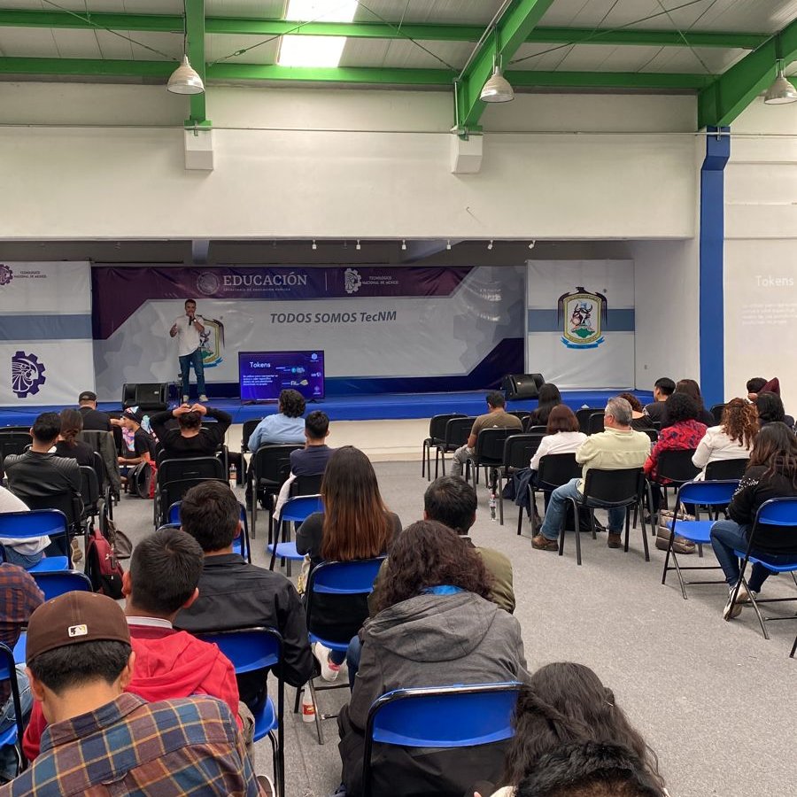 _DomoProject's tweet photo. El equipo de #DOMO presente en el evento CripTEC: Aprendiendo Web3 #Tlaxcala @antisat_eth @Ger_Godfrey #Tecnologia #educacion #blockchain https://t.co/vYph8q0obc
