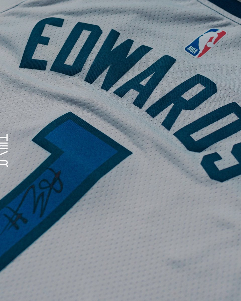 Heir_Company's tweet photo. 🚨 GIVEAWAY ALERT 🚨
HEIR and @ae5enterprises are celebrating the launch of the HEIR App by giving away an exclusive @theantedwards_ autographed @timberwolves jersey 🔥🔥

Follow these 3 steps to win:
1️⃣ Like, RT, Download HEIR App https://t.co/EMl20B86Cc
2️⃣ Create your HEIR username
3️⃣ Reply in the comments with your HEIR username

🐐 Follow us and @ae5enterprises for an extra chance to win #RaisedByWolves #OneofUs 🤝🫂