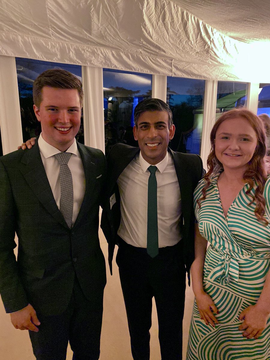 Final images from @HillsCastle featuring our Members Martha and Andrew with @BillClinton, @joekennedy and UK Prime Minister @RishiSunak marking #GFA25.
#OnTheGuestList  #Memories #WhatANight