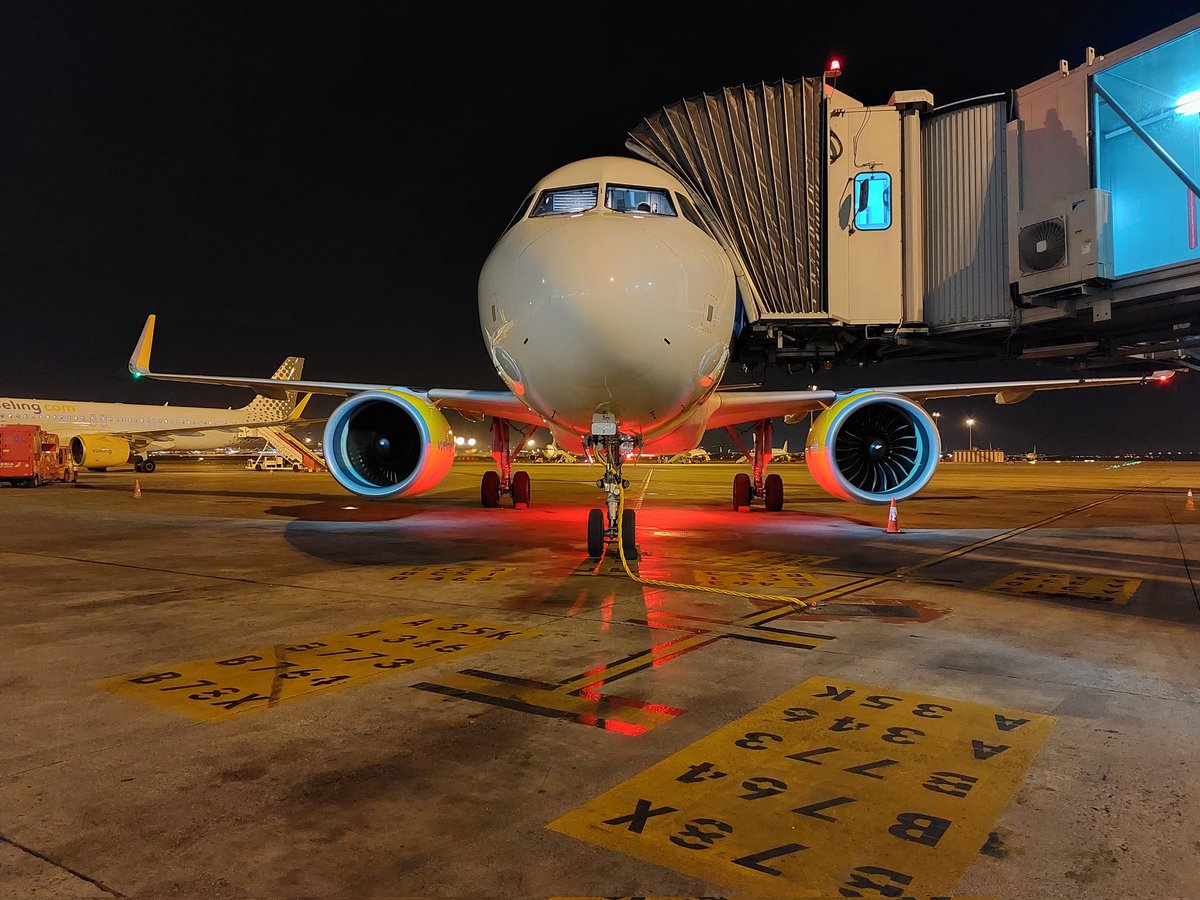 RafaGas96's tweet photo. #bcnairport #aircraftmechanic https://t.co/FgD9sy03mW