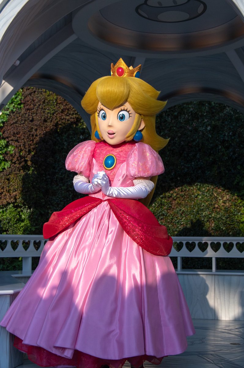 夕陽に照らされたピーチ姫も素敵です✨ (4月上旬の17:30頃撮影) #USJ