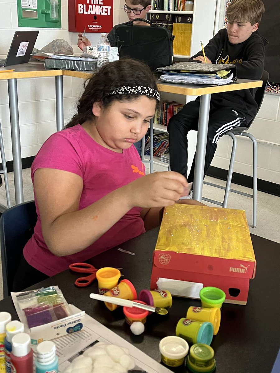 Educa8thruFun's tweet photo. Creativity…Activated
and
Greatness… Loading!
Sixth grade science students are hard at work creating their Climate Zone projects!
#harvardcusd50 #harvardrising #cusd50 #hjh #harvardjrhigh #sixthgrade #science #climatezones @HarvardJrHigh https://t.co/Mtw4bGvaGK