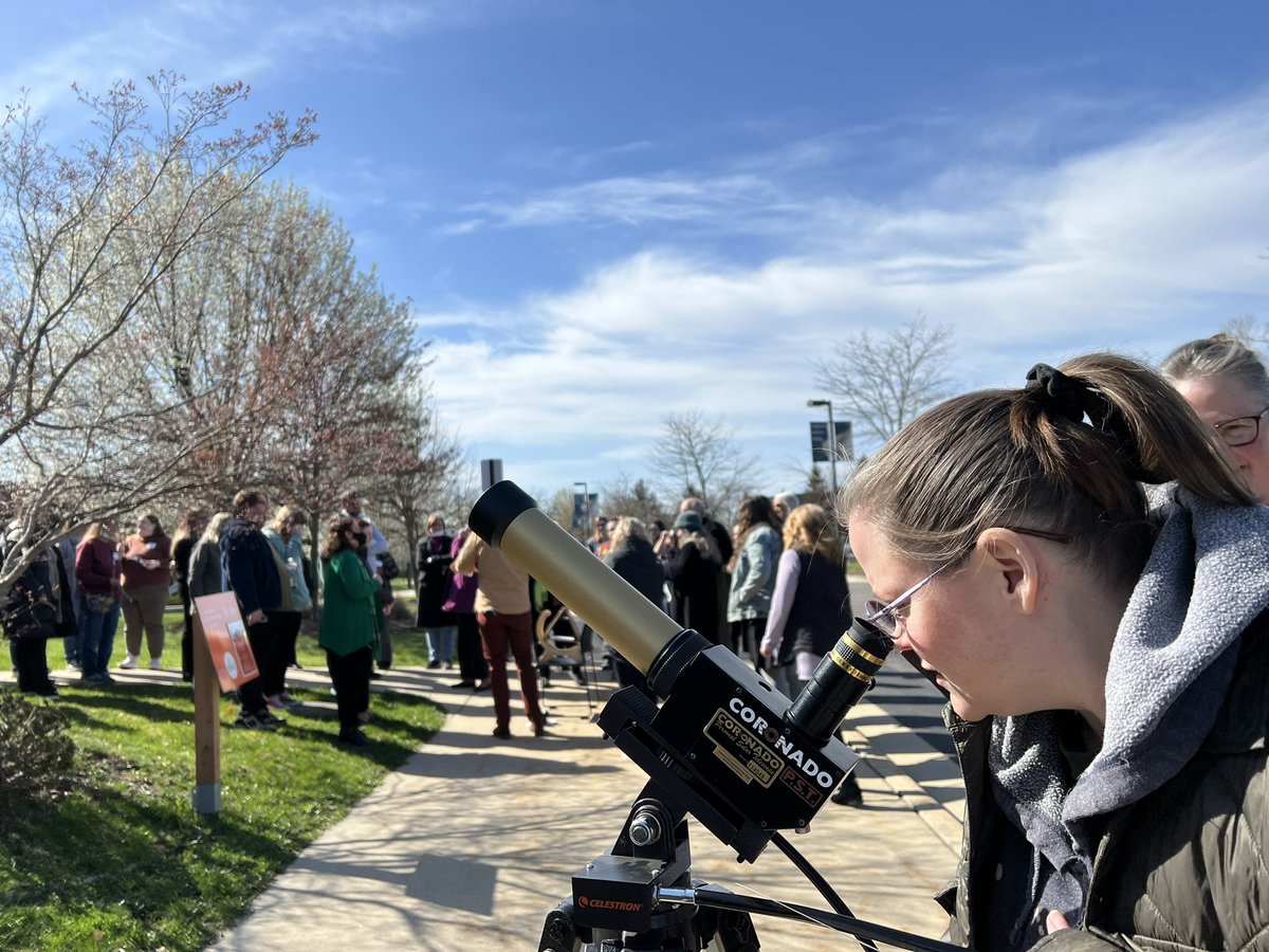 LibraryofMich's tweet photo. Thanks to @spacescienceins for our Solar Eclipse Activities for Libraries (SEAL) trainings in Michigan this week! We even had an amazing look at the Sun. #STEMinLibraries #SolarEclipse ๐ https://t.co/pkgOxBzmaH