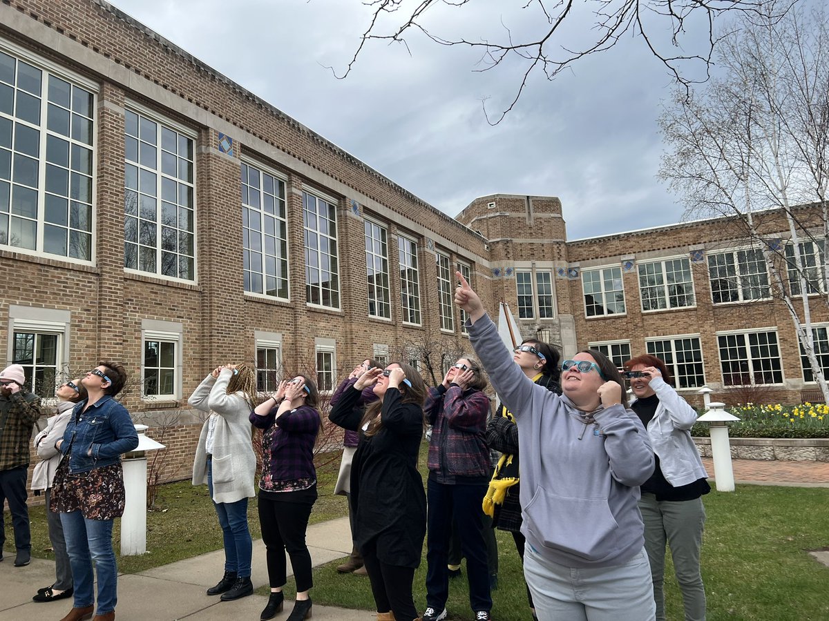 LibraryofMich's tweet photo. Thanks to @spacescienceins for our Solar Eclipse Activities for Libraries (SEAL) trainings in Michigan this week! We even had an amazing look at the Sun. #STEMinLibraries #SolarEclipse ๐ https://t.co/pkgOxBzmaH