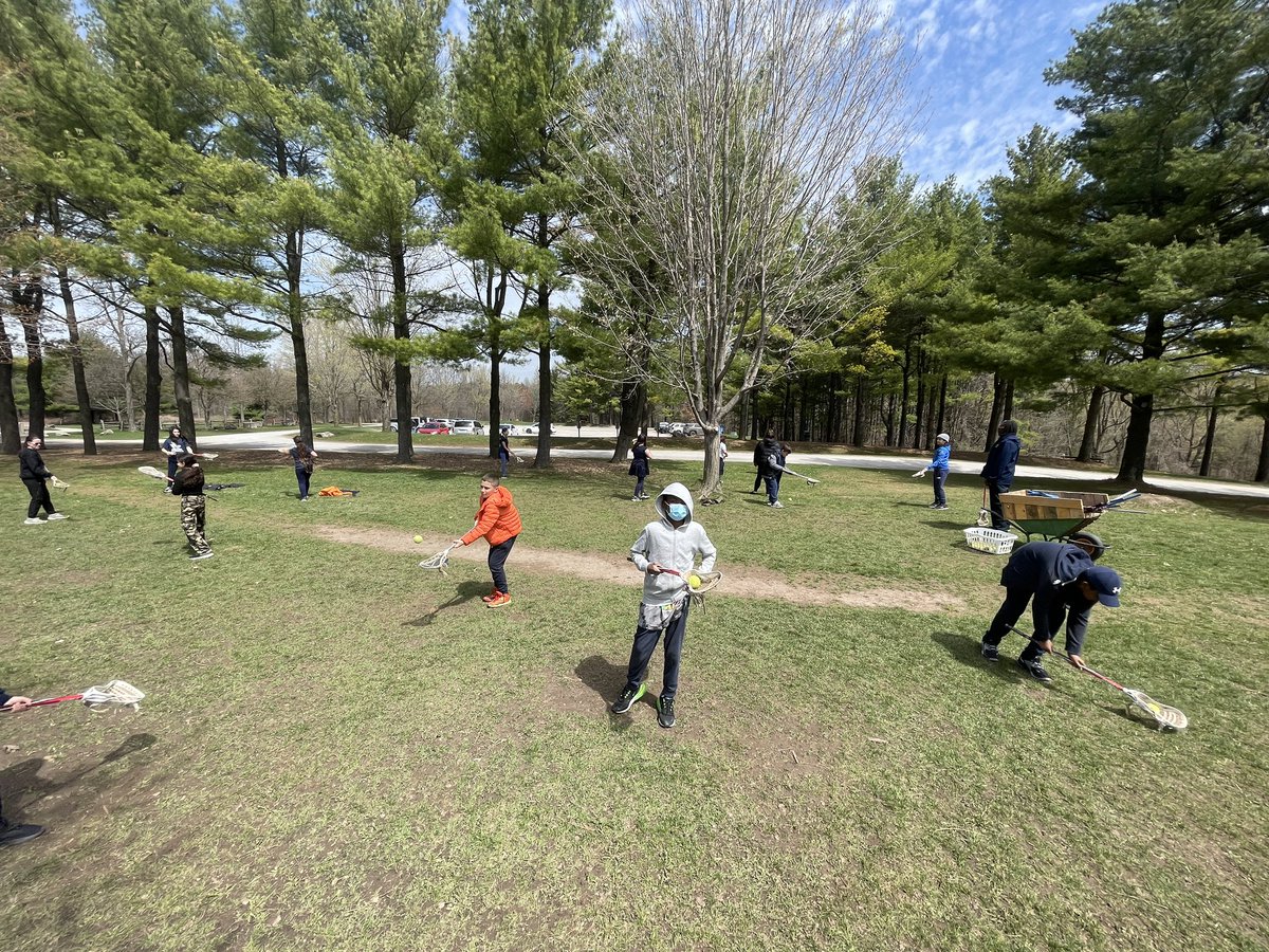 MrTinto_'s tweet photo. Tons of fun learning about our history today and the innovative practices of First Nations peoples at Crawford Lake conservation area. We loved the hike, learning about longhouses and playing lacrosse!   @DArcyTCDSB https://t.co/RbPoPl2yLA