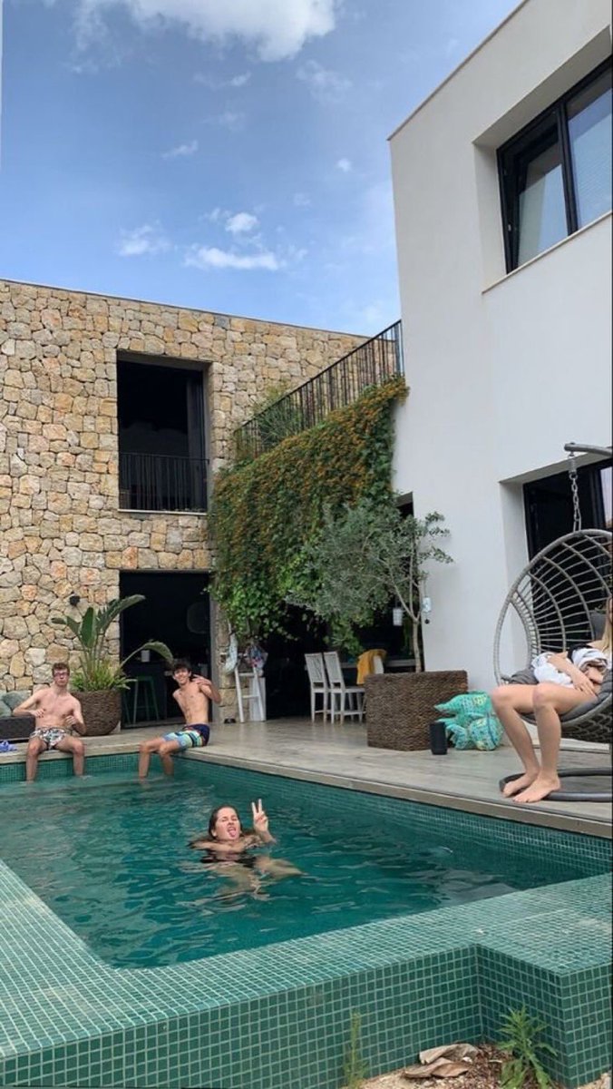 a veces solo necesitamos casa rural con amigos